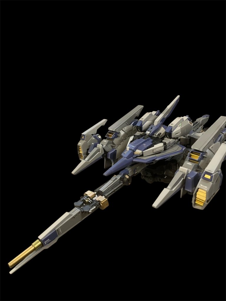 巡行形態コロニーレーザーなどの戦略兵器にものすごいスピードで接近→変形→一発ドンッ→作戦成功、という戦術です。この形態の方がかっこいいな。