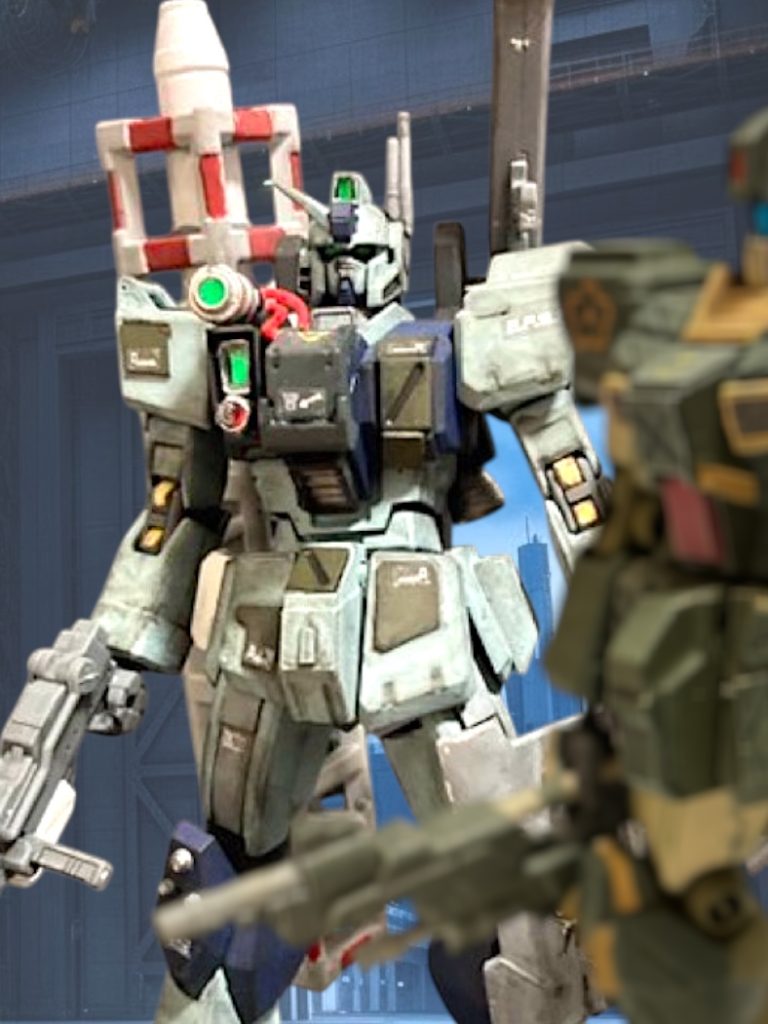 「なんじゃこりゃ。これもガンダムか。」 つぎはぎだらけで、左右非対称な姿が、有名なモンスターの姿を思わせた。「北米はガンダムのバーゲンセールか。」 地球連邦軍第22遊撃MS部隊のパイロット、イギー・ドレイク少尉は、自分の機体の隣に並ぶ機体を見上げて言う。連邦とジオンによる、地球圏の覇権を懸けた戦いもいよいよ大詰めで、主戦場はいまや宇宙に移っている。地上の戦線はこの北米が最終決戦の場となりそうで、連邦も様々な新型機や実験機を投入している。イギーの言う