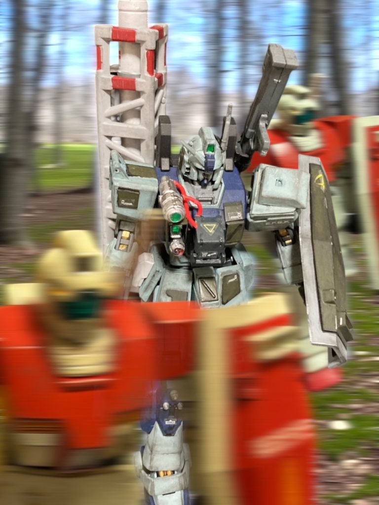 「やばい、向かう先にも敵がいますよ!!」『マシンガンを撃ちながら前進!』ミヤギが短く応える。 指示通り、