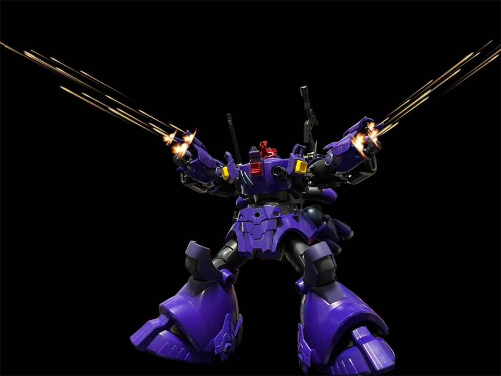 ドライセンならお馴染み三連ビーム砲^_^ランナーをピンバイスで穴あけしてヘヴィアーマーにあわせて、腕につけてみました^_^