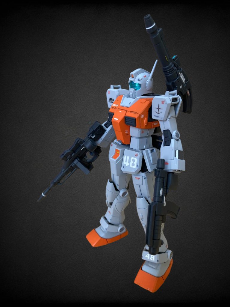 外観変更点はショルダーキャノンと、頭部にアンテナを装備した程度です。オレンジとグレーにするとそれだけでモロッコ戦線ぽくなりますね。