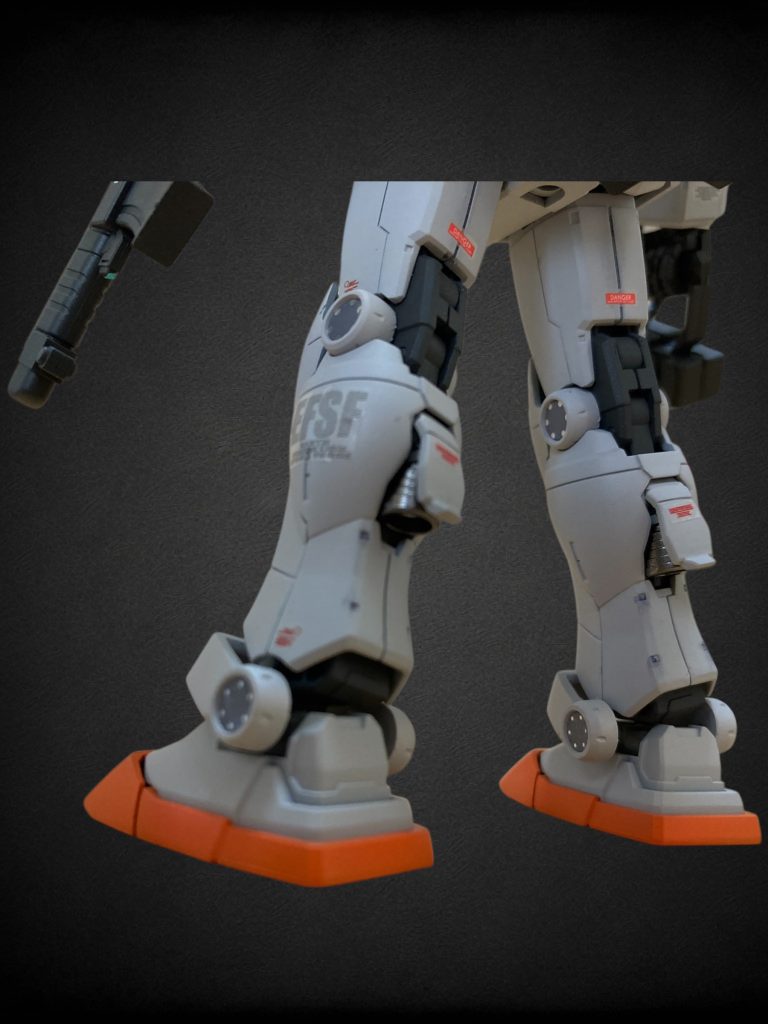 写真載せ忘れの為追加です。ふくらはぎのバーニアは少し前のジムキャノン同様、バックパック用のバーニアを使用。カバーが閉まりませんがあえてこのようにしました。