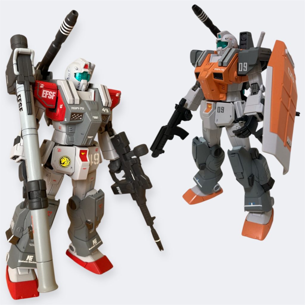 こちらが以前との比較今回、アーマーは肩部は付けず、胸部と脚部、背部のみにしてカラーもグレー化。