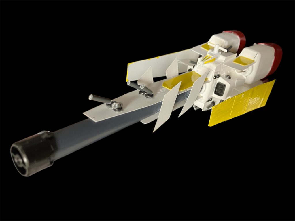 リーンホースⅡ。船体とエンジンブロックは百均ソース入れをサフし、軟質プラ板を塗装したものでデコレーション^_^