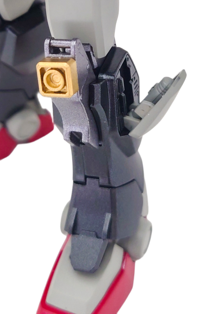 足にビームサーベル格納してあります。