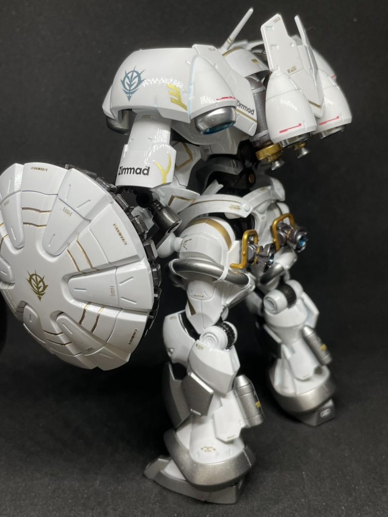 改造箇所は＠あかさはさんと全く同じ鉄血のヘルムヴィーゲ・リンカーとのミキシングしてみました。太もものラインはスジボリして塗装白：アルティメットホワイト(ガイア)ゴールド①：ゴールド(クレオス）ゴールド②：スターブライトゴールド(ガイア）シルバー①：スーパークロームシルバー2(クレオス)シルバー②：スーパーファインシルバー2(クレオス)シルバー③：スターブライトジュラルミン(ガイア)シルバー④：プレミアムミラークローム(ガイア)メタリック色①：メタルブラック(タミヤ）メタリック色②：ガンメタル(クレオス)ピンク：蛍光ピンク(クレオス アクリジョン)トップコート：Exクリアー光沢(ガイア)デカール：ガンダムデカール(バンダイ)　　　　：RB-01(HiQ-パーツ)　　　　：ロボデカール(スジボリ堂)