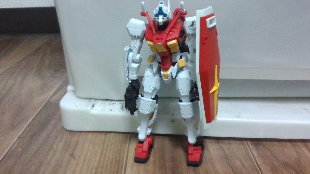 肩のシールドは、HGUC RX-78-2 ガンダム (新生REVIVE版)から、かっさらって来ました(gundam-kao8)