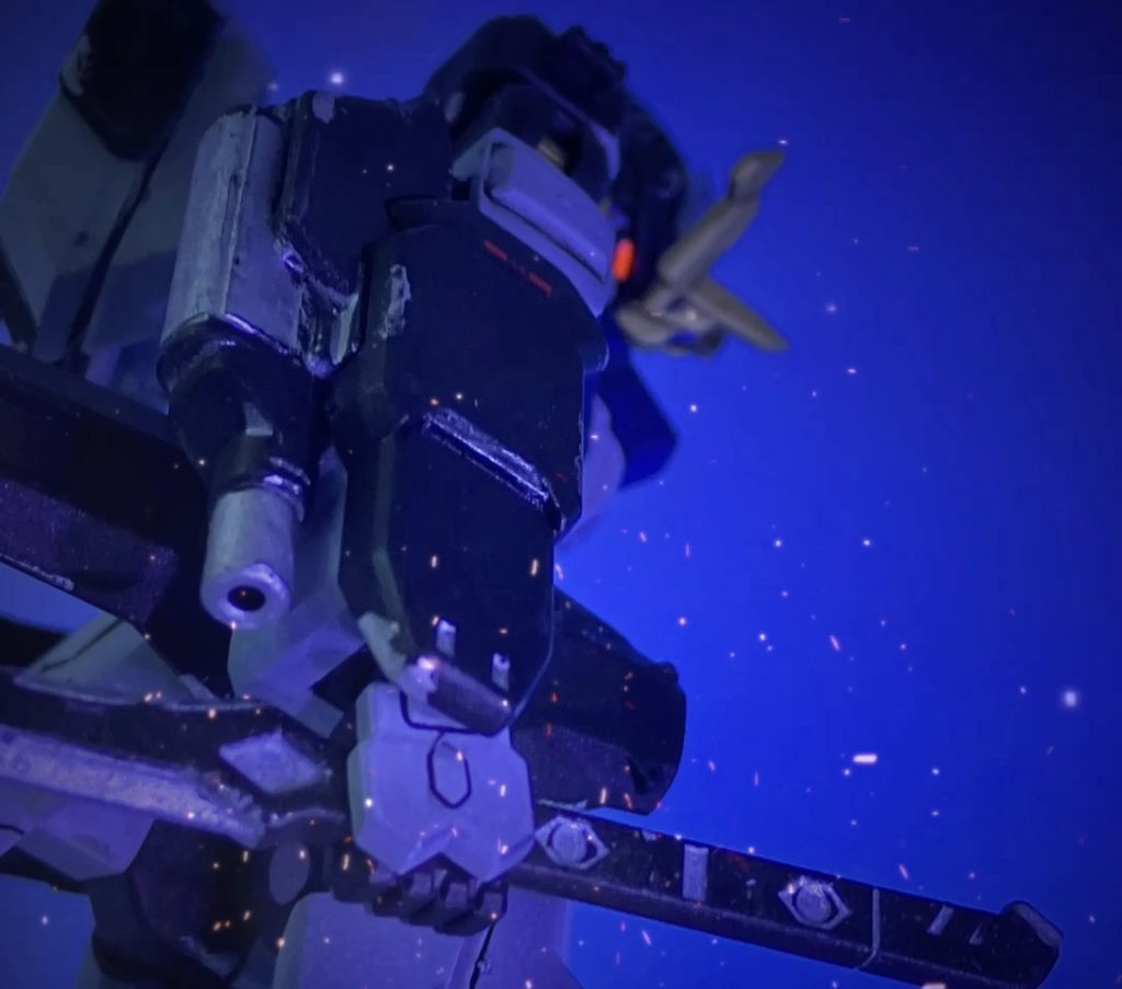 戦場を赤い残光が照らした。