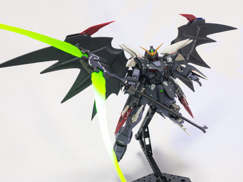 W系MSは初めて作るのでUC系とはちょっと塗装の傾向を変えてみました。関節のガンメタとかカメラの蛍光カラーとか。