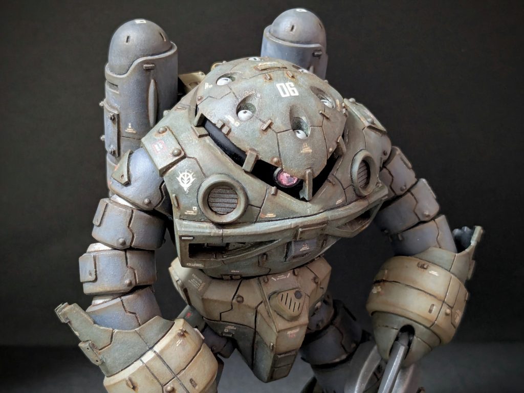 【上半身】ウェザリングは錆垂れ有りで強めに（ただし水中用なのでチッピングは無し）。モノアイは稼働します。