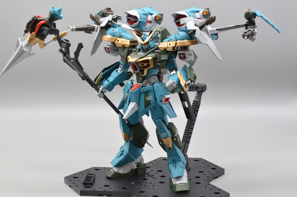 アドラー(複合武装)も一部カラーリングを変更