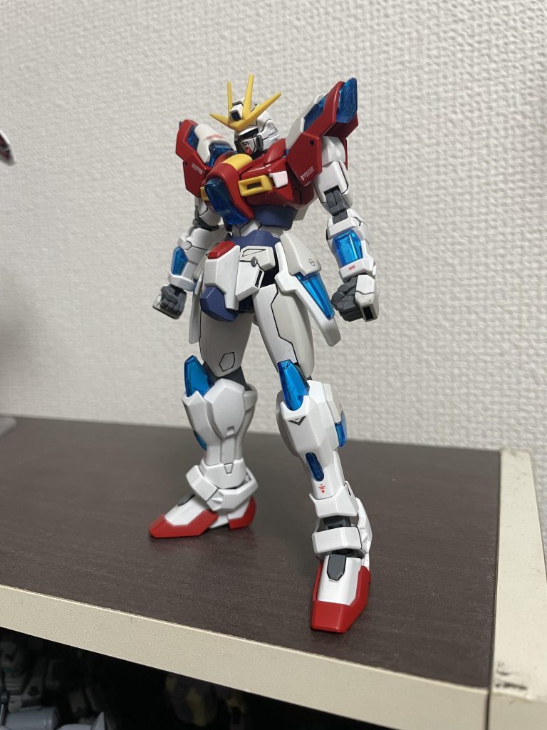 1番の頑張りポイントはフロントスカートのディテールアップになります。上下2分割の筋彫りデザインをした際にチップを使ったら良いアクセントにならないかなとチャレンジしました!個人的には初めてにしては上手くいったなと思ってます。