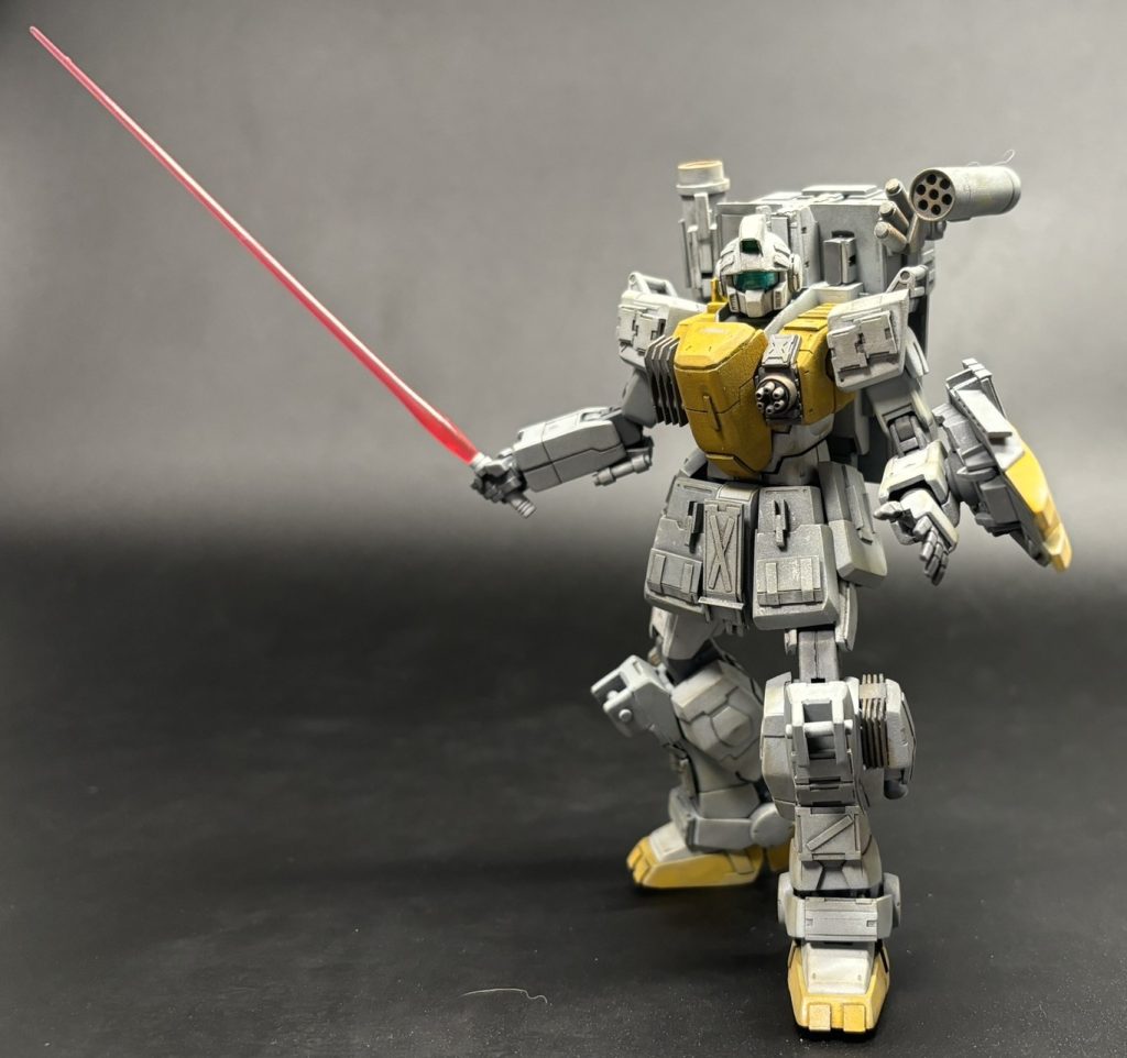 右肩に格納されているビームサーベル