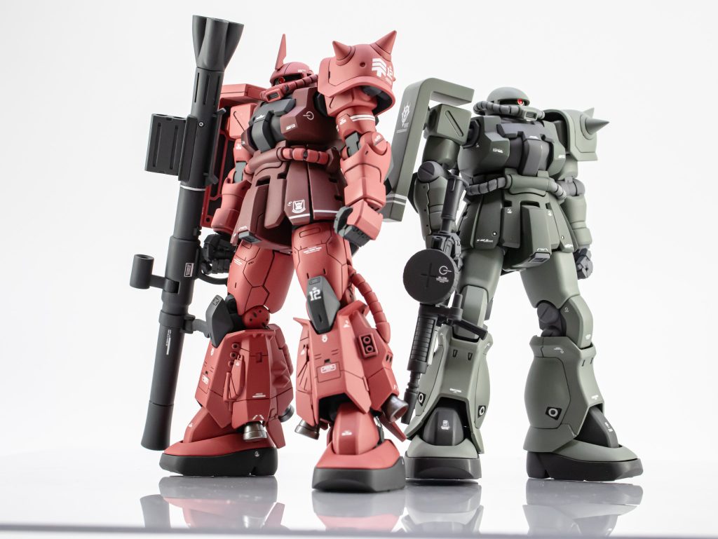 F2ザクと並べて。