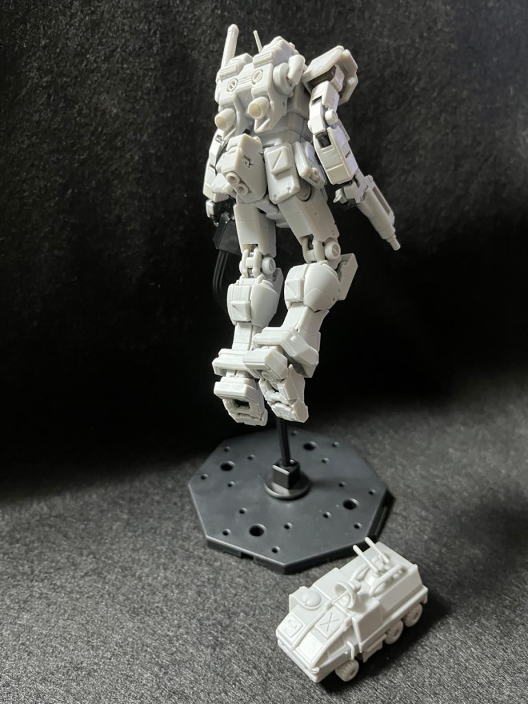 ●総括逞しくてモリモリになりがちなネタでしたが、過剰な筋肉を削いで落し、お前はあくまでもジムのカスタムチューンなんだよ~と言い聞かせる作業でした。でもそれが当方でのカッコいいです。当方でのガンダムタイプは標準サイズの運動神経良い細マッチョ。イメージで言うなら実写剣心役の某俳優さん。さてさて、如何でしょう?。後…似通った系列機をやりますが、それにはもう一機大物が絡む事と相成りましたので、それは後日また改めて…。次作候補は…ジオンかなぁ…?ガンダム保留部分もやるかも?。