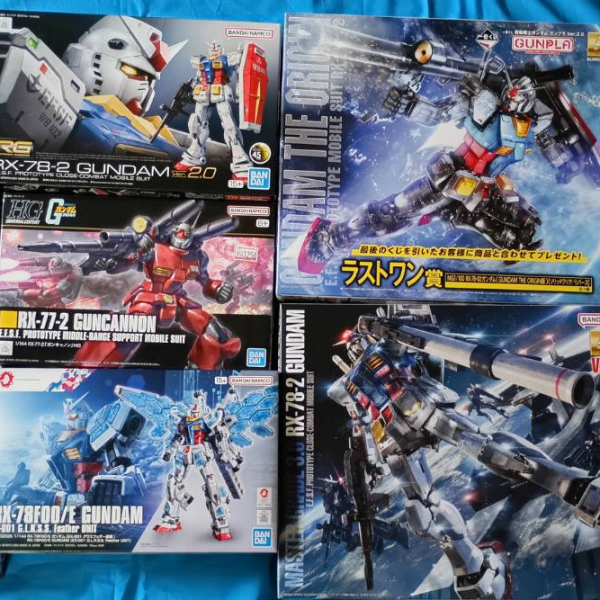 RX78(+初代)は、思いが強すぎて、出来るだけ触らないようにしていたのですが、いつの間にか、集まって来たので、そろそろ色塗りを検討中どれもカッコよすぎて、、、どの子をどのような色にするか悩みます。皆さんのレベルには及ばないですが、自分好み追及頑張ります。 （2枚目）