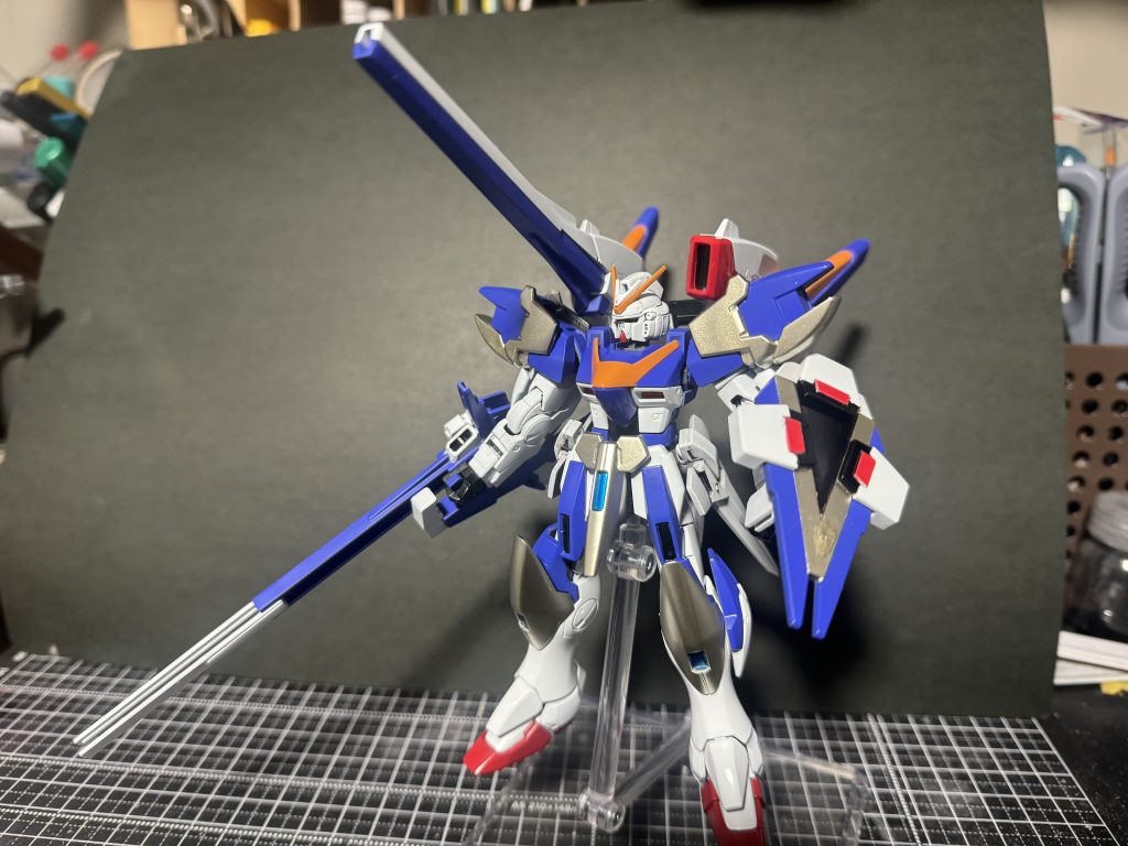 シールドの下の方はレタッチしたら余計に目立っちゃいました。横着せずに塗装しなおせば良かったと反省。