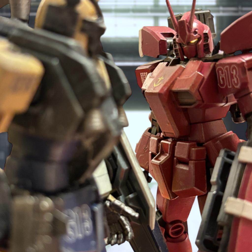 『……戦場で、遊ぶのはやめろ。』 作戦が終わり、基地に戻ると、”デューク”が釘を刺してきた。『これまでは性能差で何とかなったかもしれんが、今日のような腕利き相手では、その舐めた態度が命取りになる。』 こいつ、普通に喋れるのか、と思うと、そのことが癪に障った。しかし、指摘は最もだ。ジンはいつも通り、従順な態度で応じた。「申し訳ございません。確かに、機体性能を過信しすぎていました。」『……。』 何か言いたげだったが、”デューク”はそれ以上何も言わなかった。 自分の擬態は、案外うまくいっていないのだろうか。トニーにも、”デューク”にも、自分の本性が見抜かれている。 だとしても、構わない。 ここ、北米は、もうひと暴れできそうだ。 俺と、”レッドウォーリア”の、”遊び場”にはちょうどいい。 【#30 Unknown / Dec.4.0079 fin.】