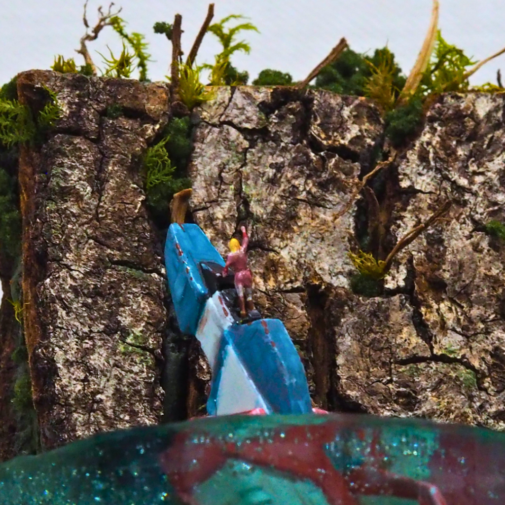 不時着したコアファイターから丘陵を見上げるセイラさん。制服にチェンジしてます。