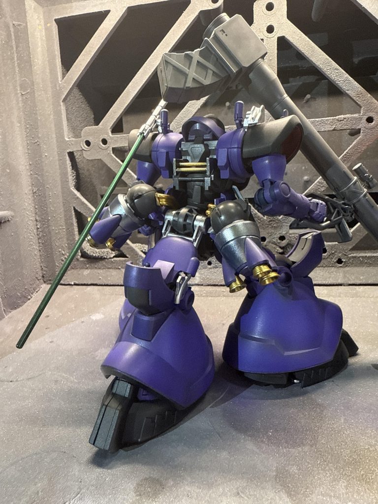 足下ろした背中、いつもごつめのドムの背中がスカッとしてるの何かいいですね！