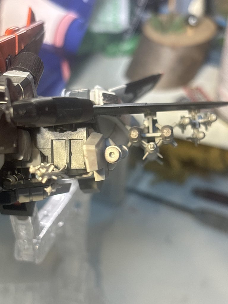 ミサイルの数は68式空対空誘導弾6発、50式長距離空対空誘導弾2発、19式空対空誘導弾2発、70式空対艦誘導弾4発、53式精密誘導爆弾２発とベースとなったムラサメ改よりもペイロードが上がっている