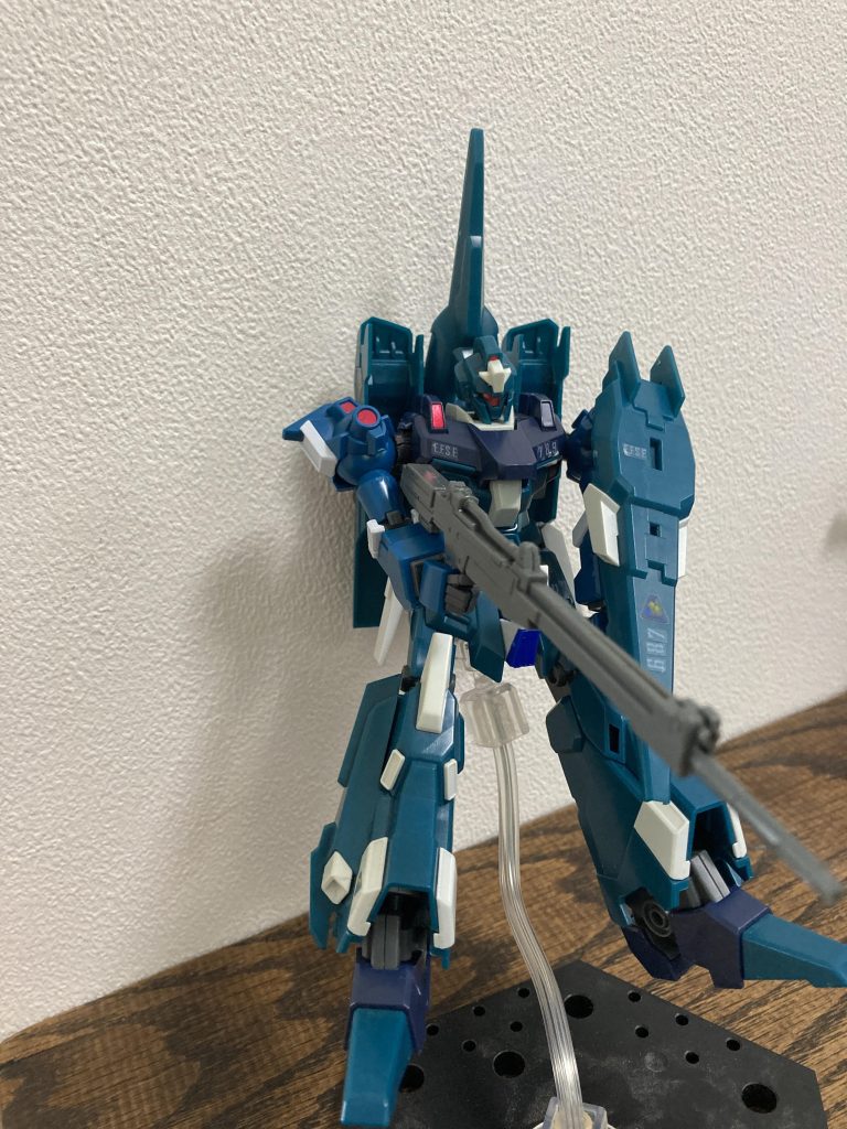 すいません申し訳ないんですが合わせ目消せていないのとデカール貼るの下手です。(gundam-kao9)(zaku-kao9)