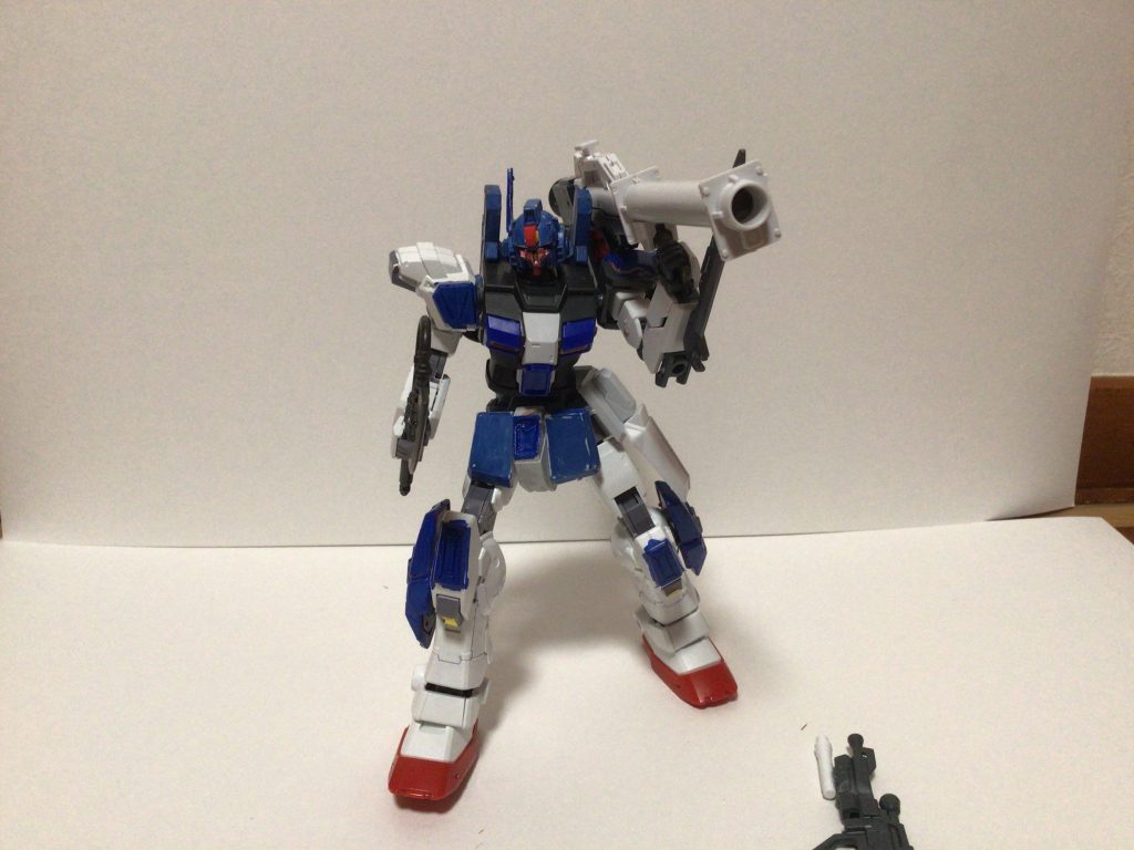 ハイパーバズーカ                          新型機体に搭載されるハイパーバズーカのデータを裏ルートで入手してジャンクパーツで製作した武装。本来より使用しづらくなっているが、それでも十分使えるという。ヒートホーク                            撃破ザクⅡから奪った武装                       本人曰く本当は使いたくなかったそうだが仕方なく使用したらだんだん扱いに慣れてきたので装備したそう。                   威力などは通常のヒートホークと変わらない模様