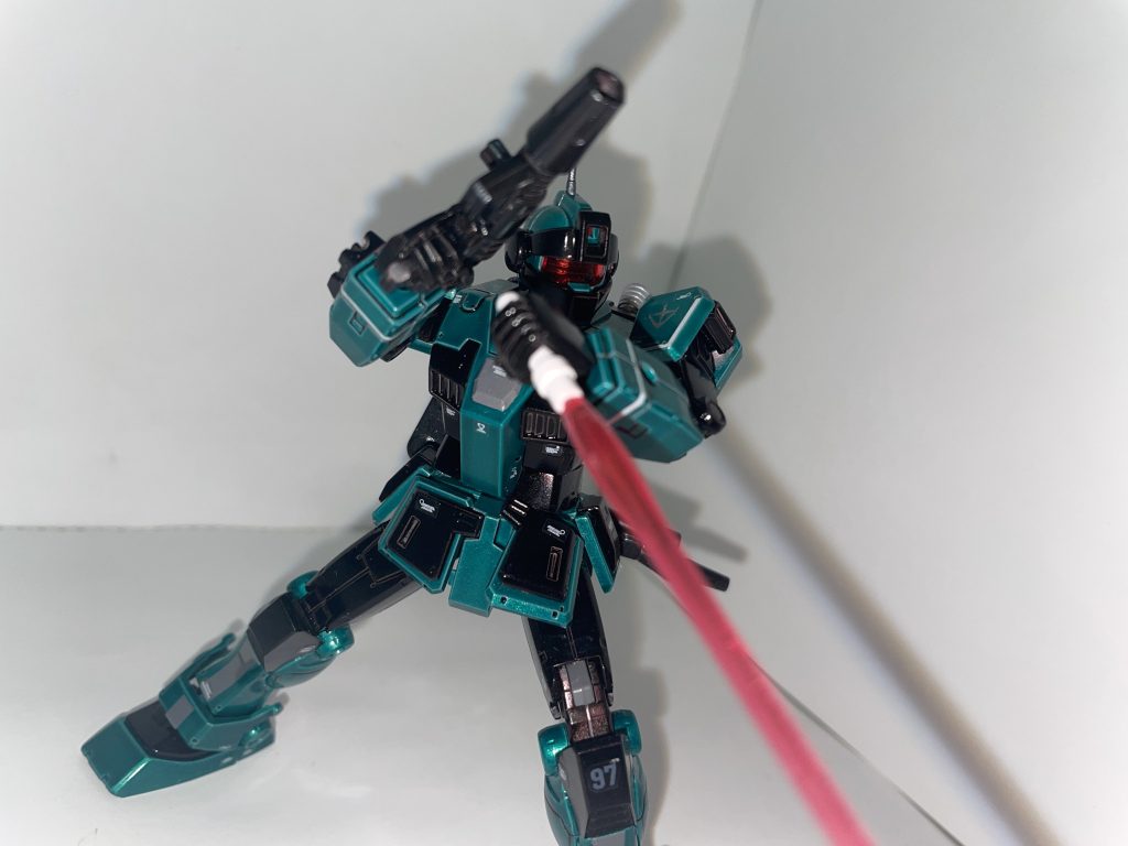 R-4ビーム・ライフル装備«1・2»ビーム・スプレーガン装備«3・4»ビームサーベル«5»サーベル+スプレーガン【好きなゲームの構えになってる】