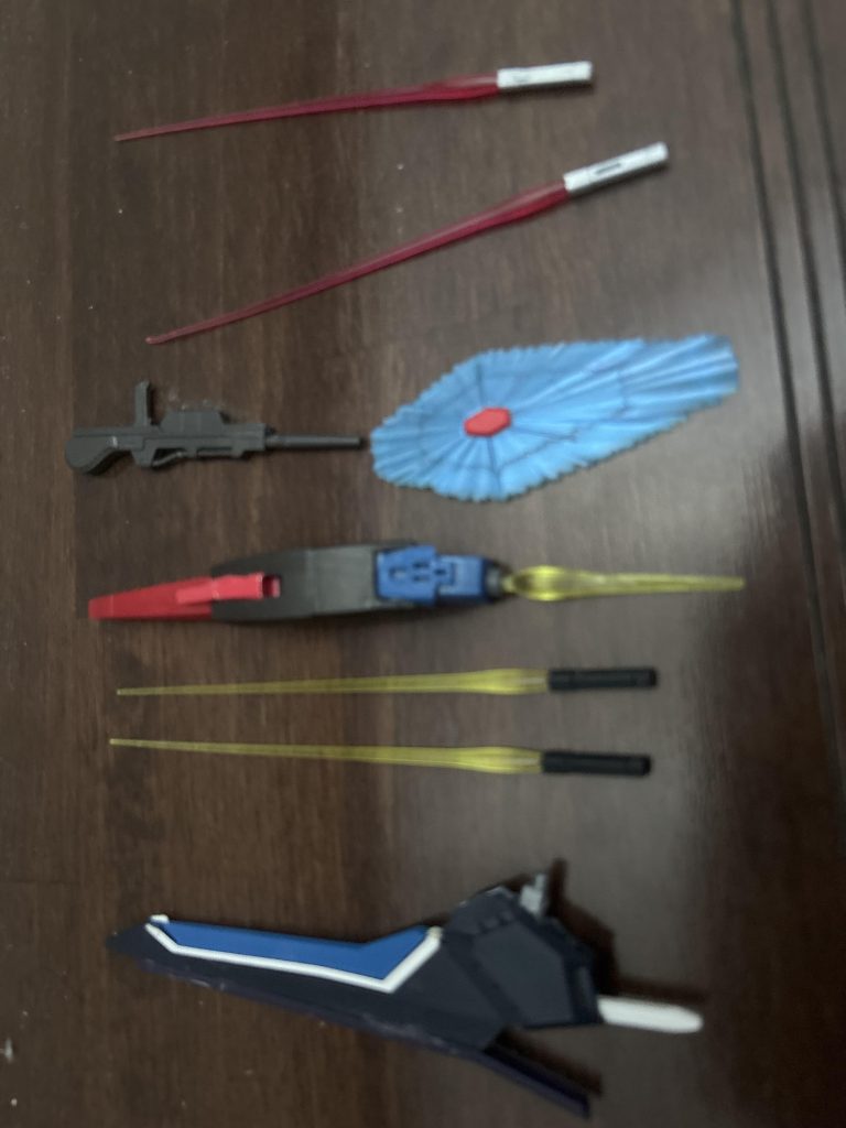 武装類、ビームサーベル4本、シールド&ビームクローフルバーストセイバー、ビームライフル