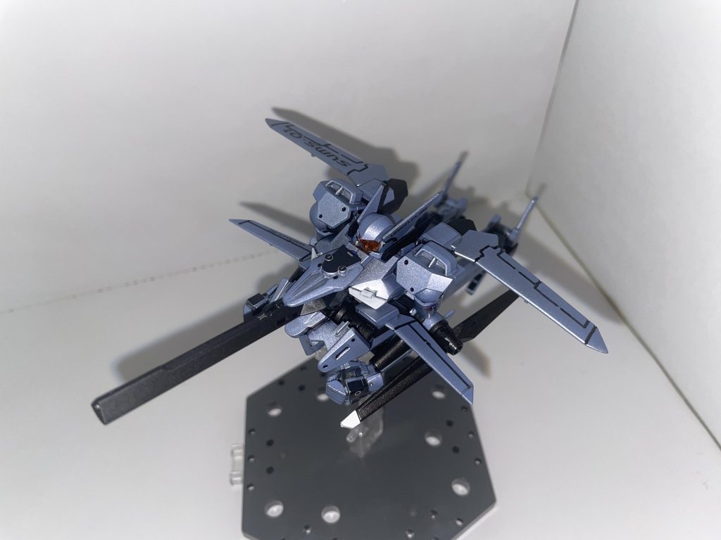 モビルスーツモード形態・通常状態⁽フロント⁾モビルスーツモード形態・通常状態⁽アフター⁾モビルスーツモード形態・折り畳み状態クルーザーポジション形態