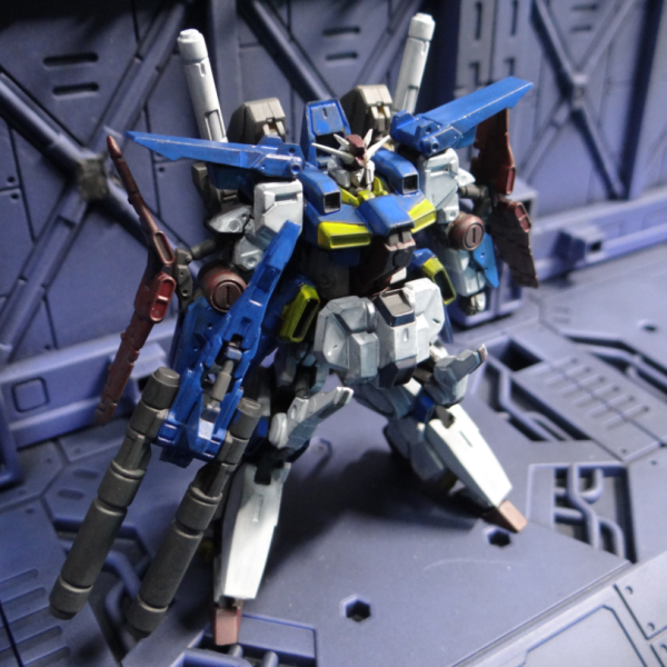 投稿するものがないので、塗装途中のZZガンダムをアップしてみました。とりあえず、塗分けした状態です。アーティファクトはディテールがアニメと全然違うので、どう塗分けるか迷いますね。まだシリンダー部の色は塗ってないので細部をどう塗るかを今考えているところです。