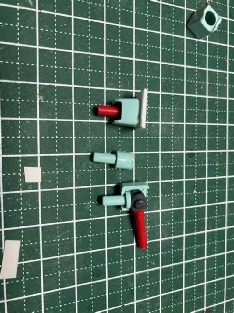 最後に前腕部の関節パーツと干渉する部分を削る事で未改造ものより多少可動域が向上しました。ですがあまり効果が少ないので微妙でした。