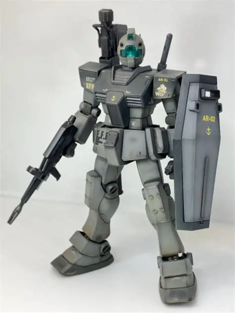 後述しますが、肘関節を改造してランドセルに繋がった状態のサーベルを持たせれるようにしました。