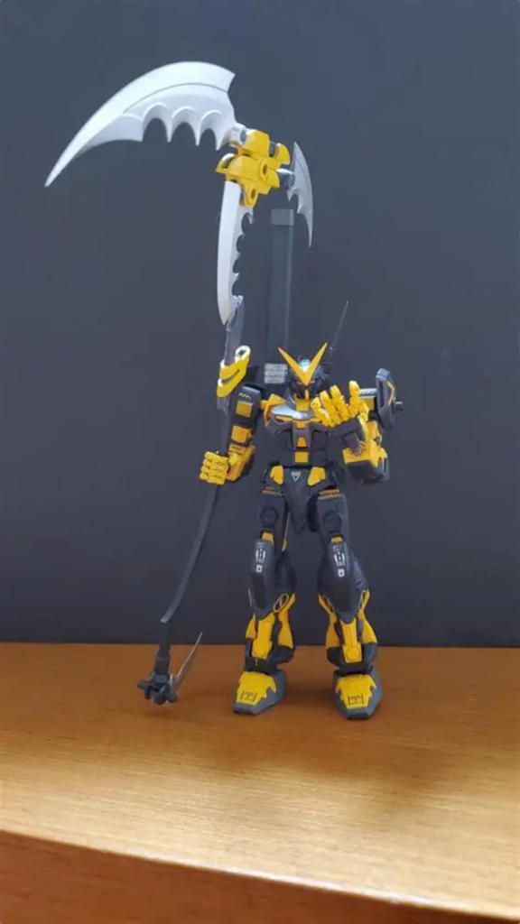 武装:①550mmプラズマレールキャノン②13連式ミサイルポッド③多目的式破断大鎌ギルサイズ④75mm対空自動バルカン砲塔システム「イーゲルシュテルン」×2。⑤70式ビームサーベル×2