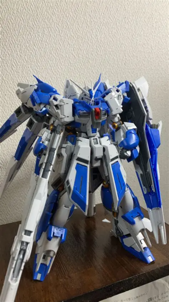 バックパックをめちゃくちゃに改造する前の写真です上の装備の方が重そうに見えますがこっちの方が重いんですよねフル装備にしたかったのですが折れる可能性がある為、フル装備は諦めました