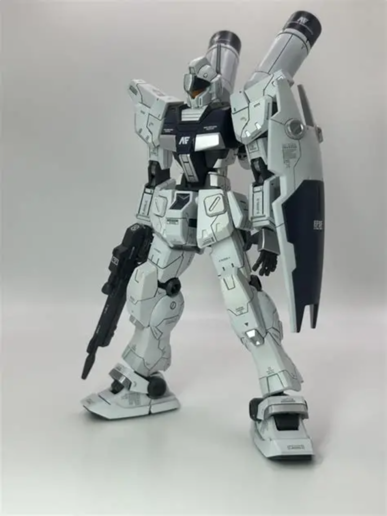 オリジナルジムカスタムにするため、MGサザビーからタンクを借りて機動型にしてみました。