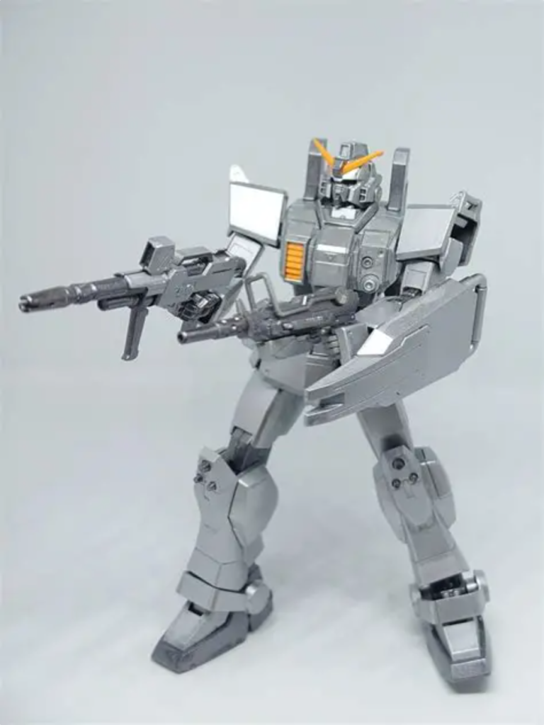 一年戦争アナザーの救世主である陸ガン。こんなパーソナルカラーのエースがいても面白いかも。「 シルバーフォックス」とか「 シルバーウルフ」とかはベタすぎますが。