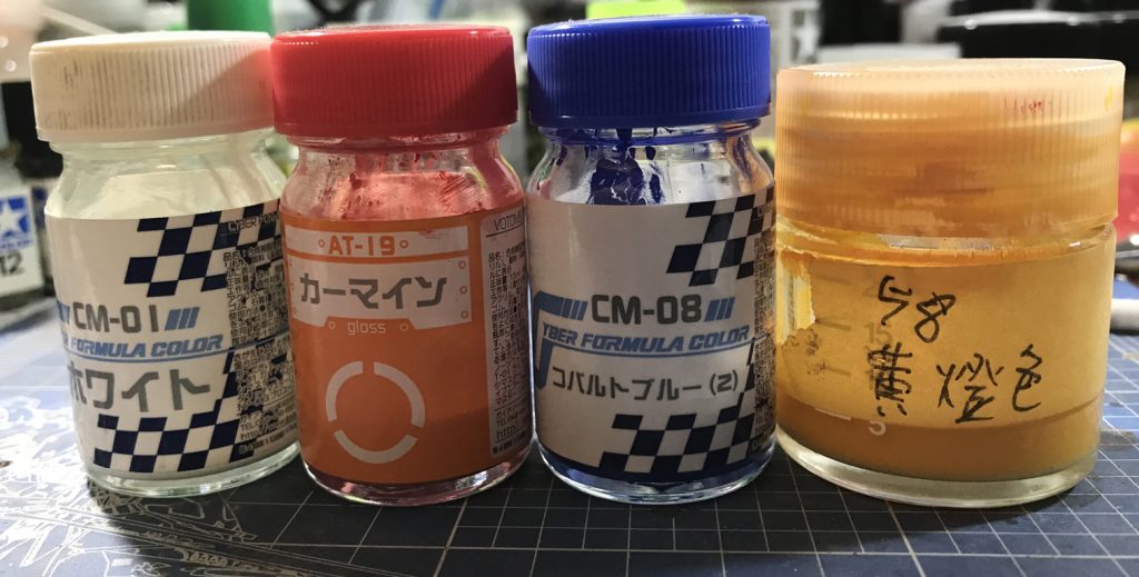 基本色はすべてガイアノーツカラーです。関節等はニュートラルグレーっぽい色ですが何使った忘れましたwカーマインは割と発色良くてお気に入りです。
