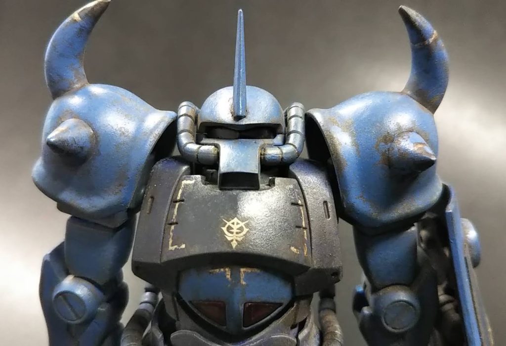 肩アーマーの接続をボールジョイント頭部合わせで削りこみ目つきを悪く頭部を埋まる感じに胴体接続変更　当たる鼻を考慮し胸アーマー上部を削りこみました!