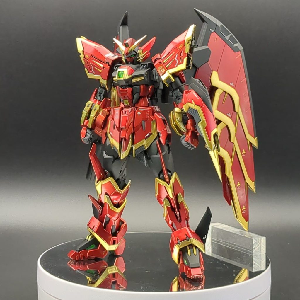 メタリックレッドとゴールドという配色なので途中で〇イ〇ンマン(バイキンマンではない)かも…と心配になりましたが、組み上げてみると・・・なんという中華街感でしょう!神戸か横浜で撮影したくなりました。