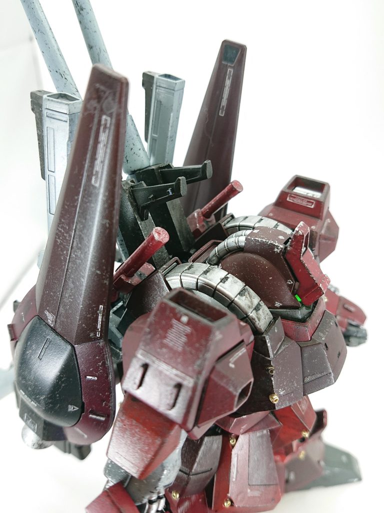 ビームサーベルも2丁持ち出来るようにしたのだけれど塗装したら着脱がきつくて抜けなくなってしまったのでさようならしました