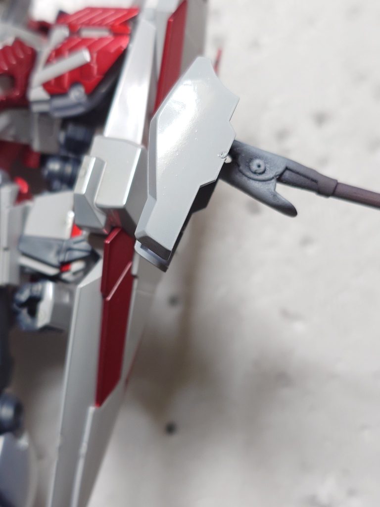 というわけで本物のチタニウムフィニッシュと比較しまして個人的には割と近くまでは行けたかなと思います終わってみての感想を述べれば後2,3層クリアを吹いて中研ぎを入れてクリアーを吹けばより近くなりそうかなという感じです