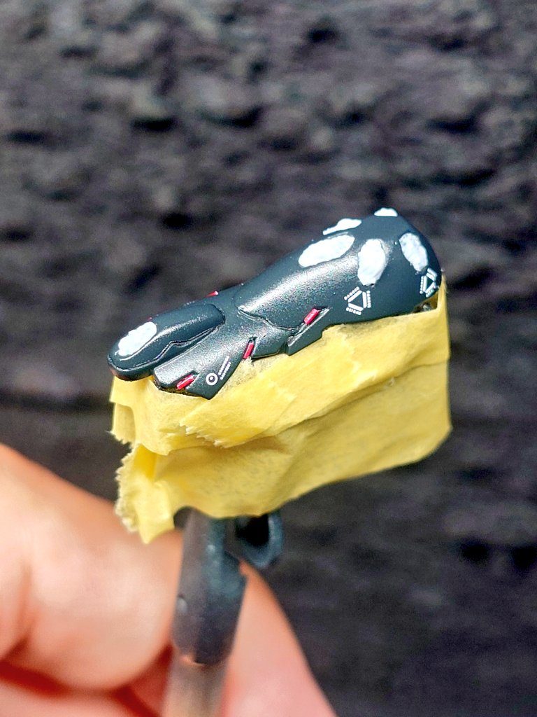 マスキングテープの他、場所によってはブルタックでマスクしたりも。