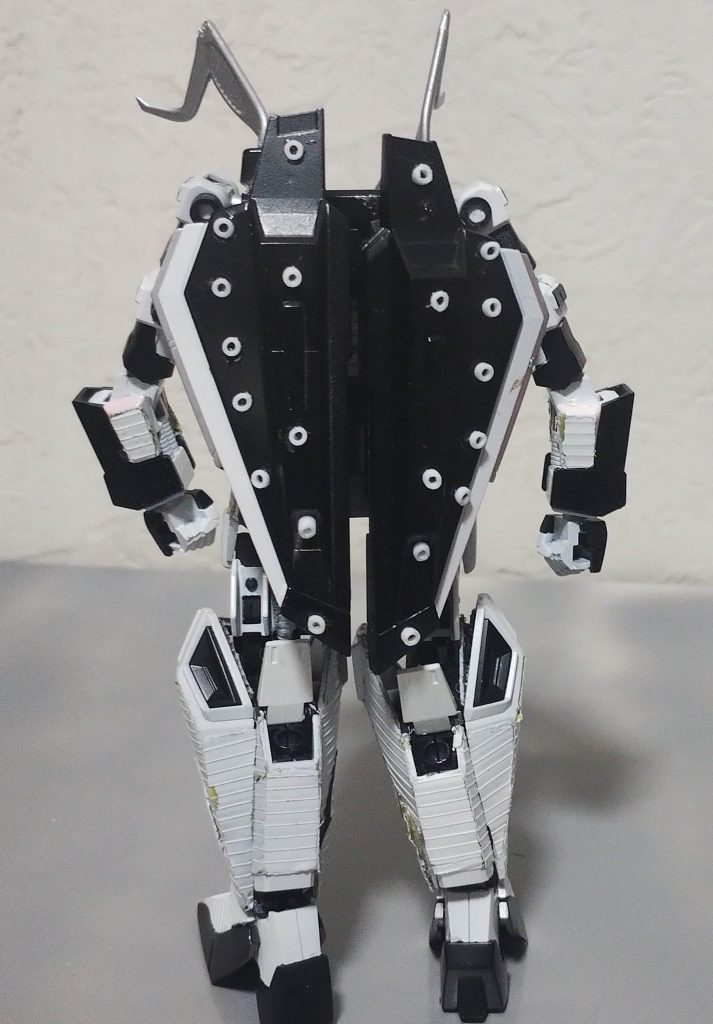 背面にはアイロンビーズを貼りました。