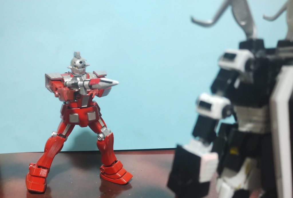 ペンシル爆弾は試作品なのでこれしかない。失敗はできない。発射されたペンシル爆弾は見事命中。ZNガンダムは爆散した。地球連邦の勝利だ！