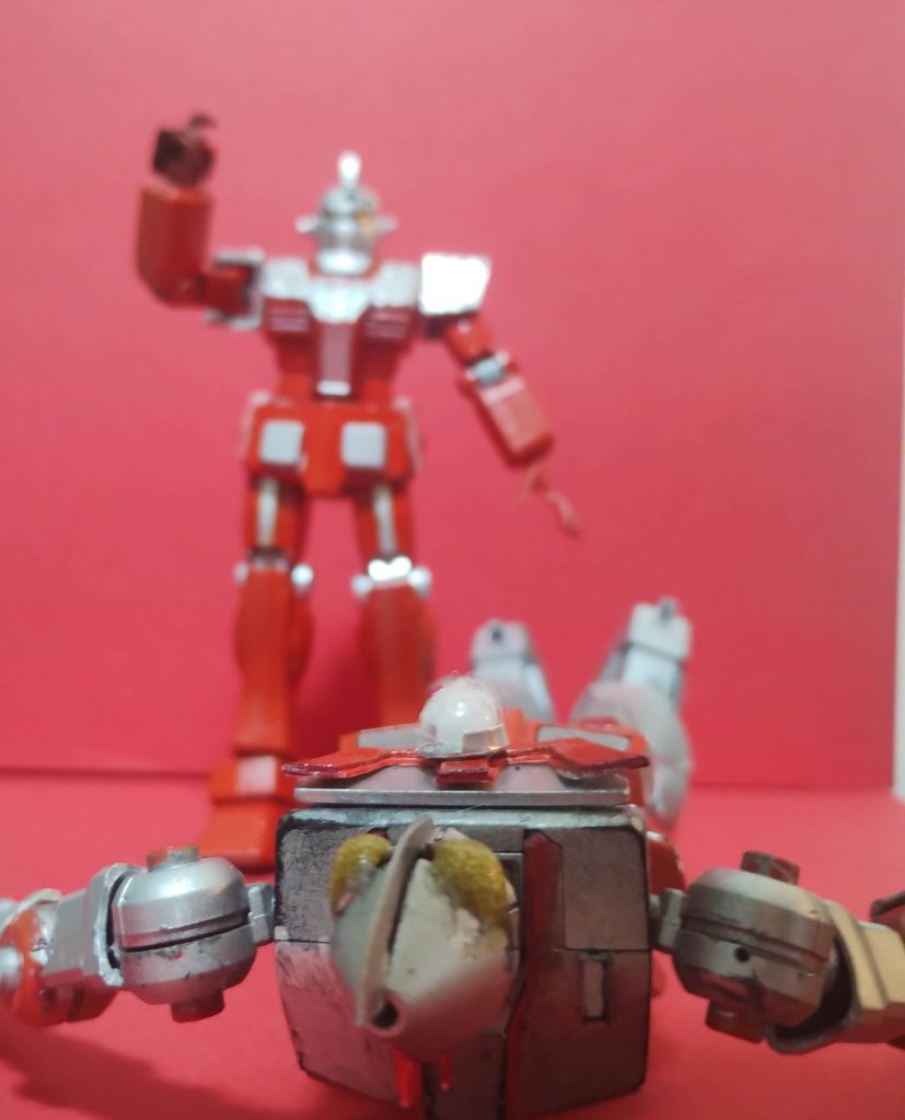 さようならウルトラガンダム。連邦の平和と正義を守るため、侵略者と戦ってくれた我らのウルトラガンダムがとうとう退役する日が来たのです。ウルトラガンダムもこの連邦が平和な光に満ちた星とコロニーになることを祈ってるに違いない。ウルトラガンダムありがとう、 ウルトラガンダムさようなら。