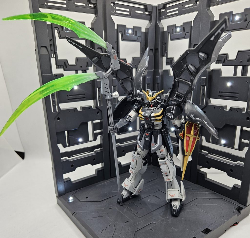 どういうことかって言うと実は子供の頃ガンダムWを視聴した時からデスサイズヘルのプラモが欲しかったのだが何故か毎回いろんな事情でニアミスし続けてきた