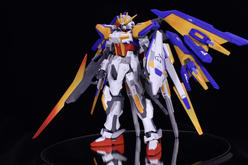 まずは正面、強化状態のエクストリームガンダムをイメージしてマンダリンイエローにオレンジのグラデーションを加えて塗装してます
