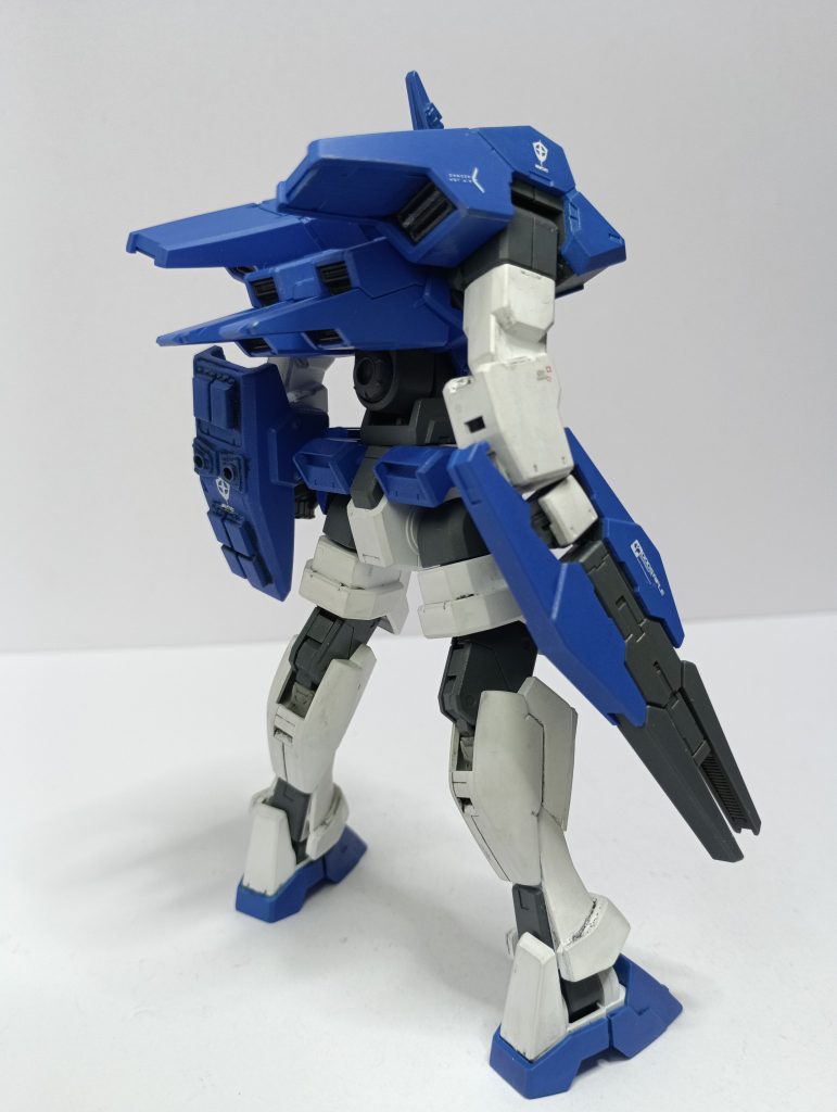 背部。盾はリアクティブアーマー付けたイメージで改修。