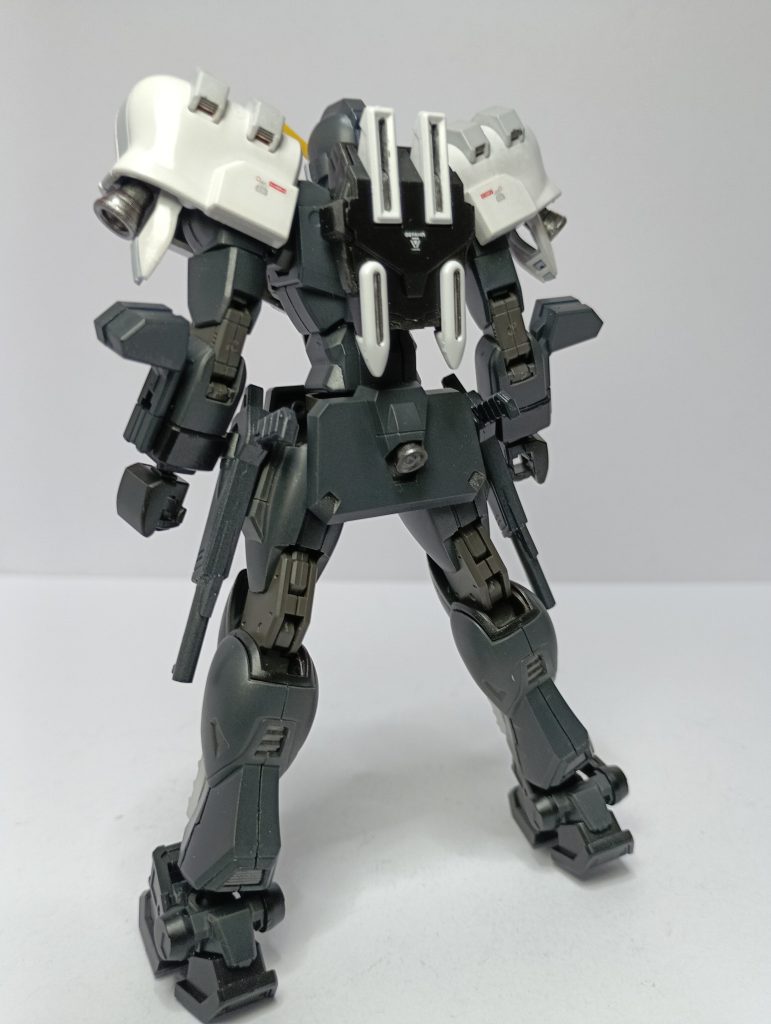 なんでネオアメリカの機体を使ってるのかは、「いんだよ細けぇ事は」…と言いたいとこですが、劇中アメフトのプロテクターを付けてたからです。マックスターもそうですが、ダイアポロン、ラガーメガス等アメフトモチーフのメカは好きです。